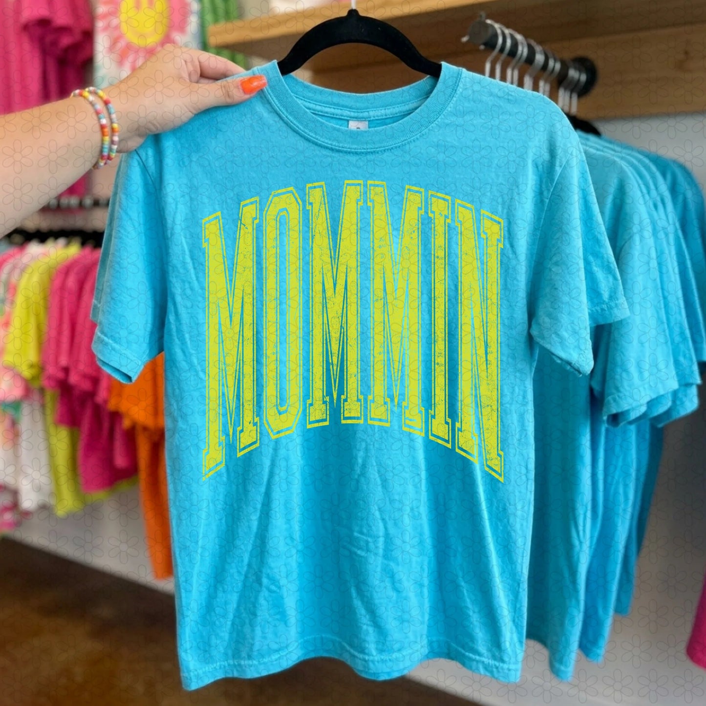 Mommin (Multiple Color Options) Completed Tee
